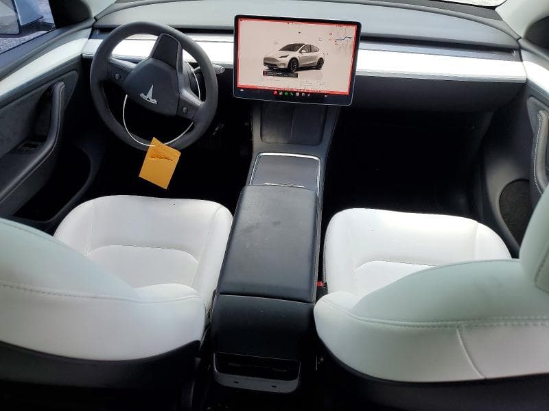 2024 TESLA MODEL Y 8