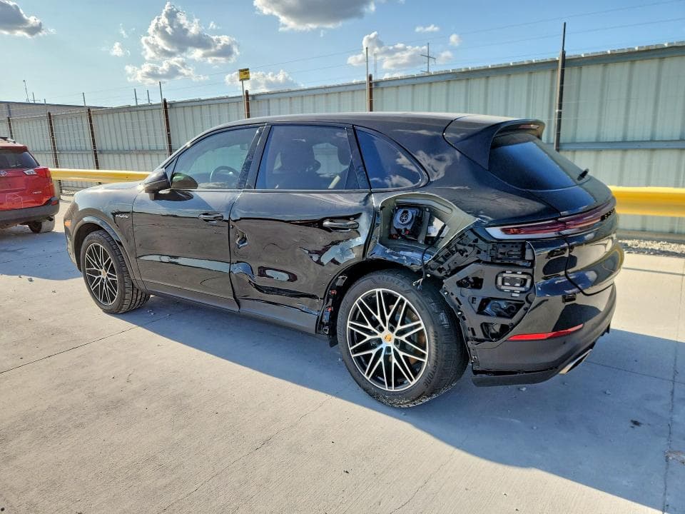 2024 PORSCHE CAYENNE E-HYBRID 2