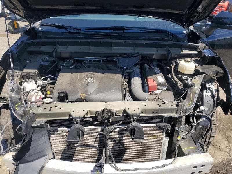 2022 TOYOTA HIGHLANDER XLE 12