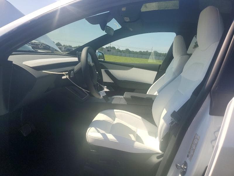 2026 TESLA MODEL Y 7