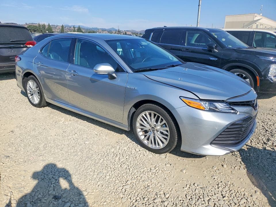 2019 TOYOTA CAMRY HYBRID XLE 4