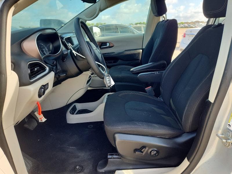 2023 CHRYSLER VOYAGER LX 7