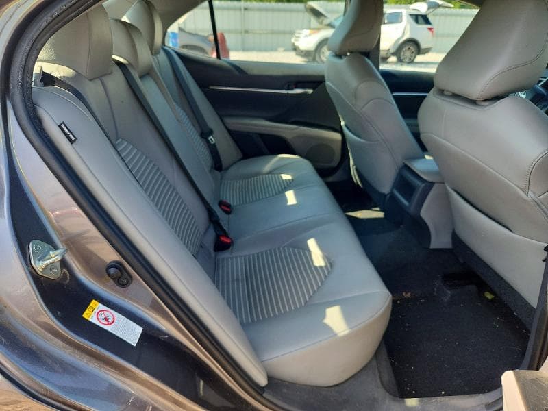 2018 TOYOTA CAMRY SE 10