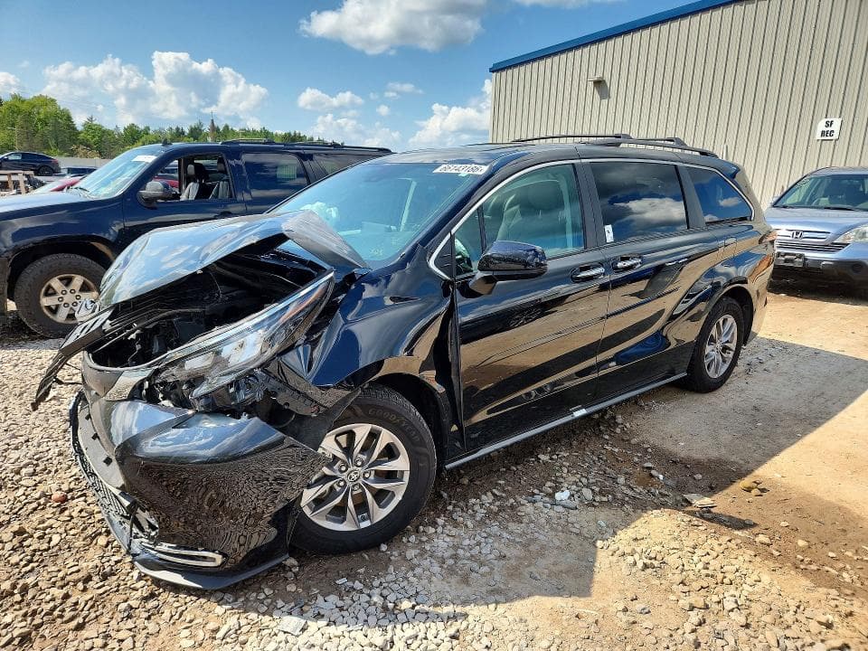 2024 TOYOTA SIENNA XLE
