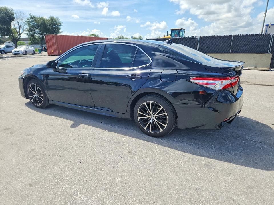 2020 TOYOTA CAMRY SE 2