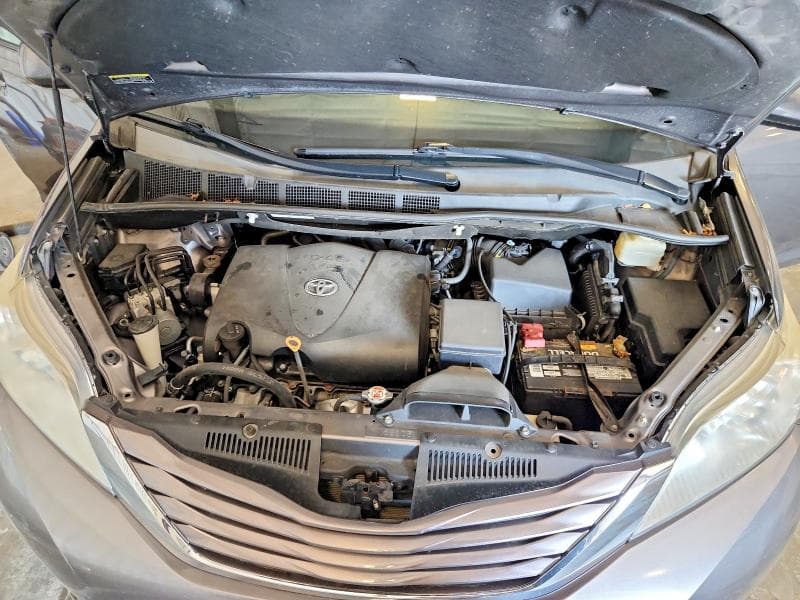 2017 TOYOTA SIENNA LE 12