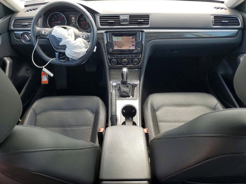 2018 VOLKSWAGEN PASSAT SE 8