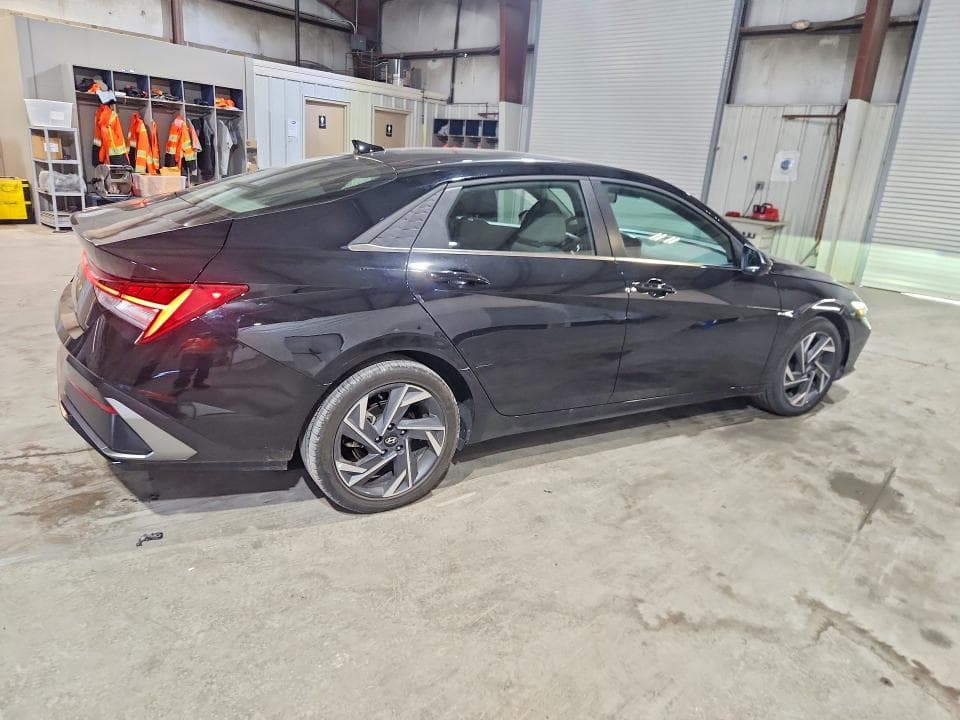 2025 HYUNDAI ELANTRA SEL 3
