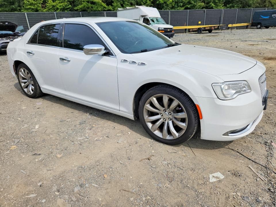 2018 CHRYSLER 300 LIMITED 4