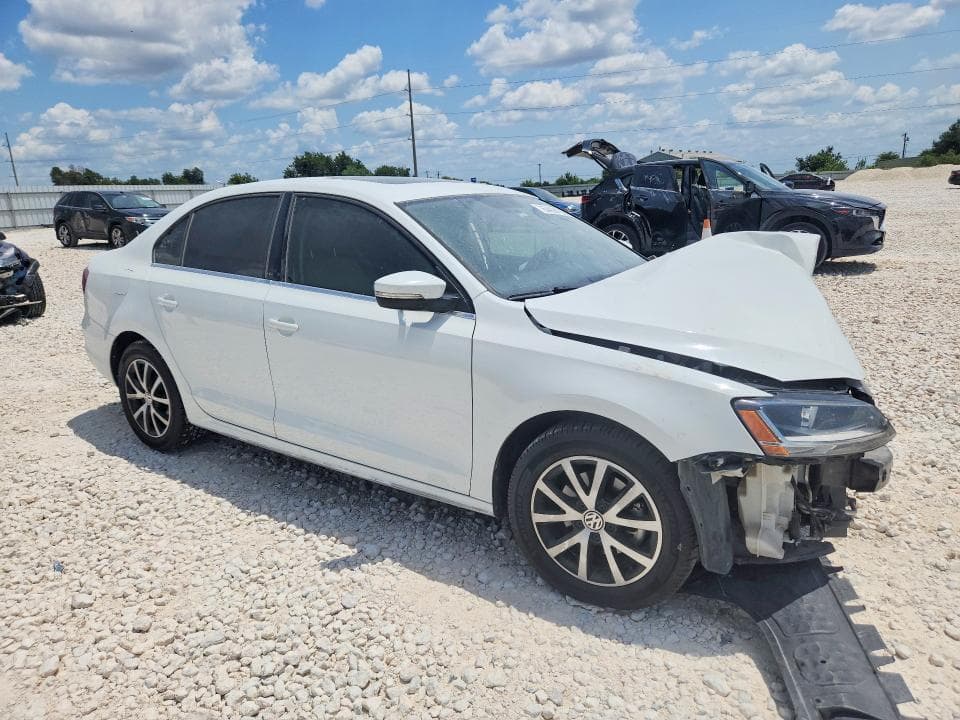 2017 VOLKSWAGEN JETTA SE 4