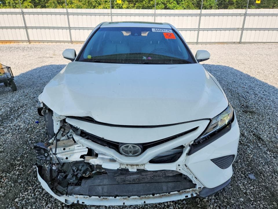 2018 TOYOTA CAMRY SE 5