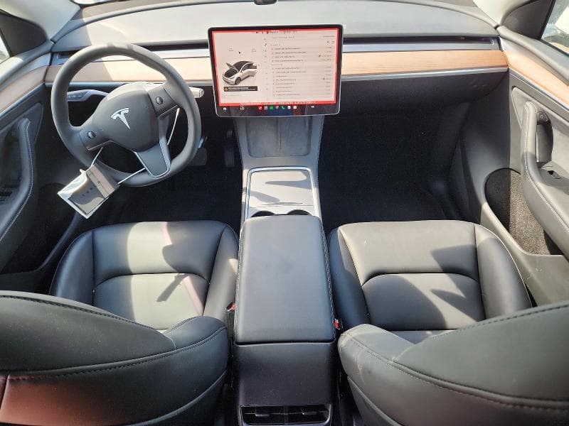 2025 TESLA MODEL Y 8