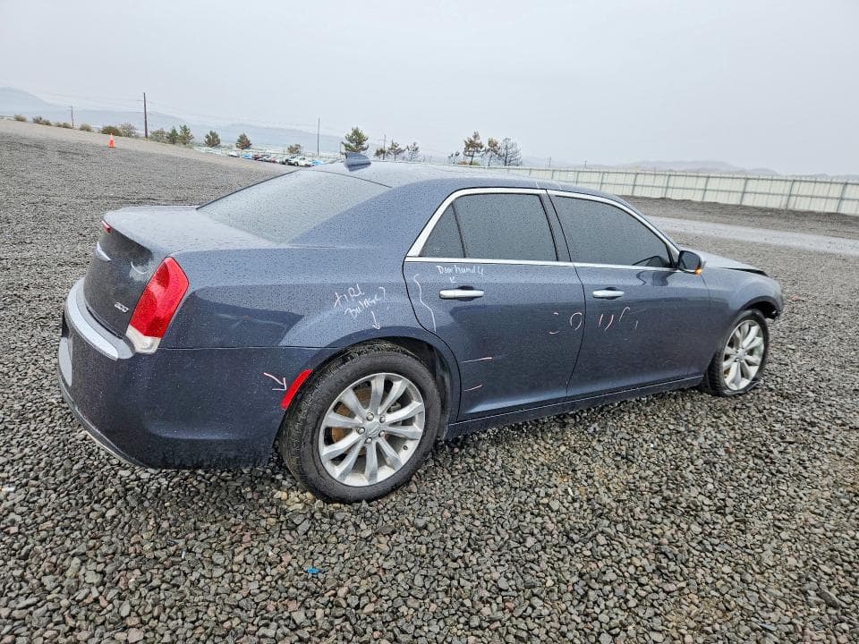 2018 CHRYSLER 300 LIMITED 3