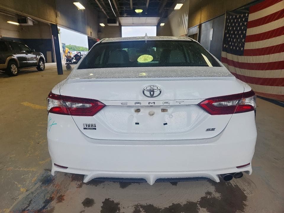 2020 TOYOTA CAMRY SE 6