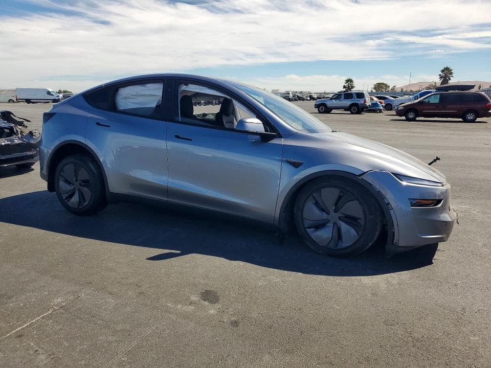 2026 TESLA MODEL Y 4
