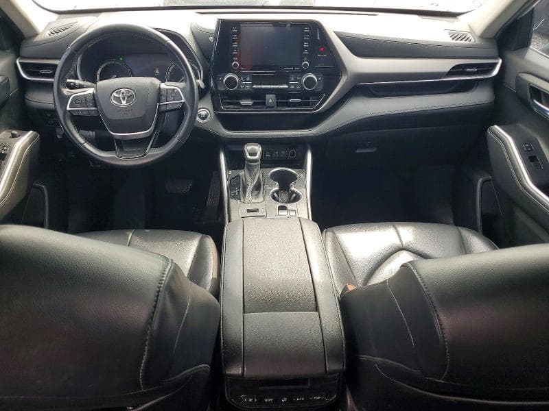 2022 TOYOTA HIGHLANDER XLE 8