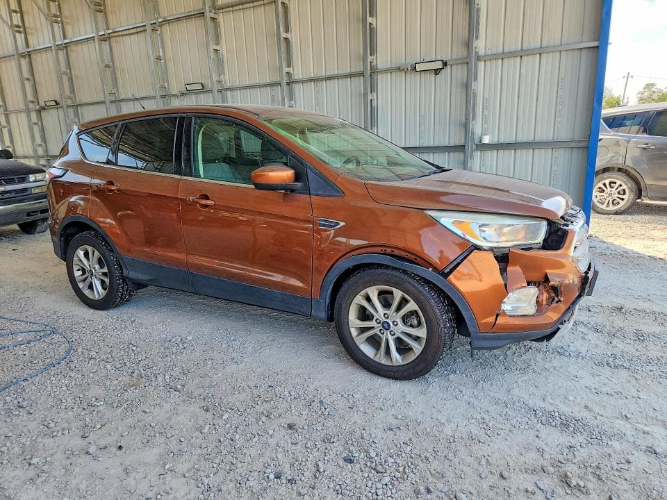 2017 FORD ESCAPE SE 4