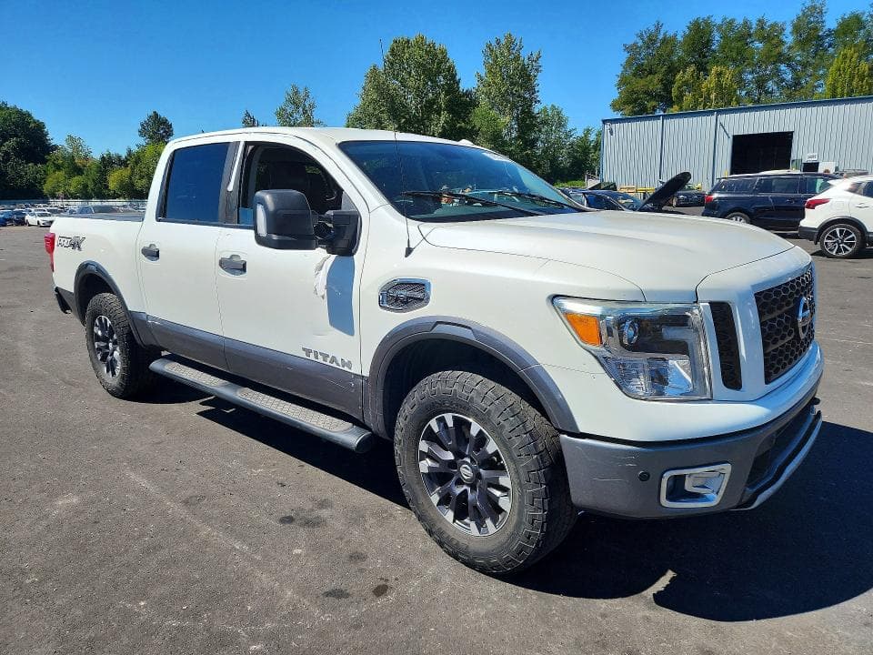 2017 NISSAN TITAN PRO-4X 4