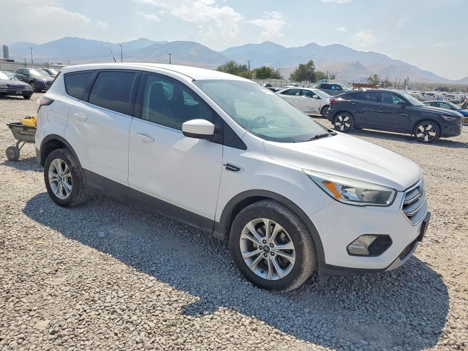 2017 FORD ESCAPE SE 4