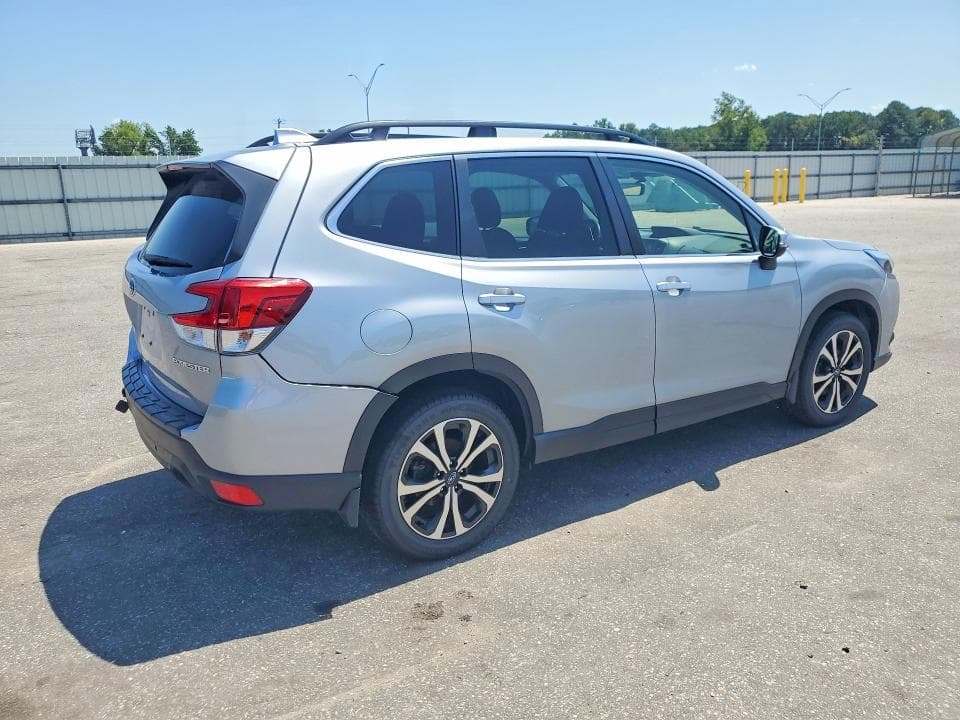 2023 SUBARU FORESTER LIMITED 3