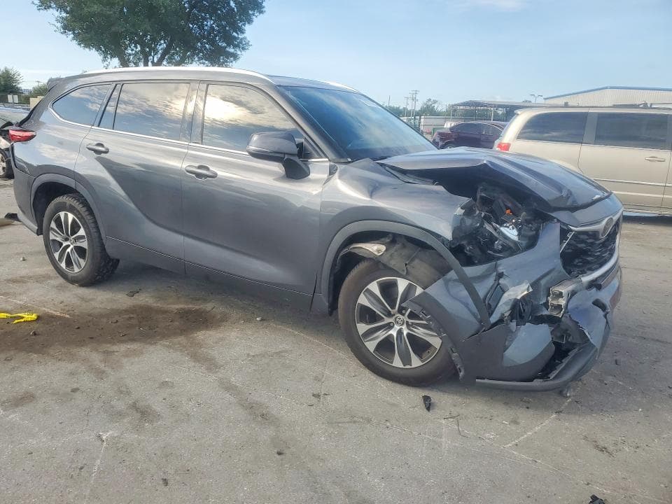 2020 TOYOTA HIGHLANDER XLE 4