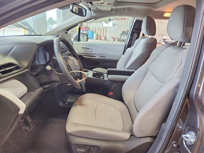 2025 TOYOTA SIENNA LE 7