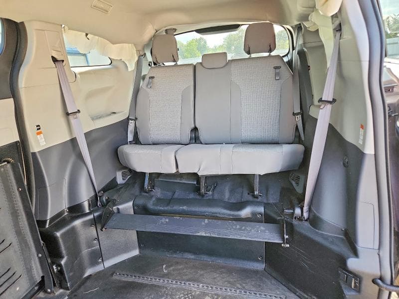 2021 TOYOTA SIENNA LE 10