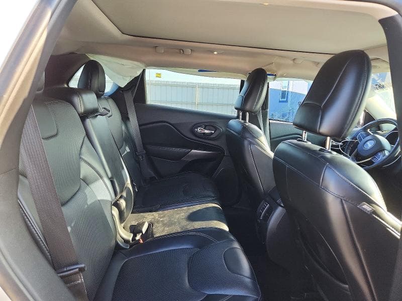 2019 JEEP CHEROKEE OVERLAND 11