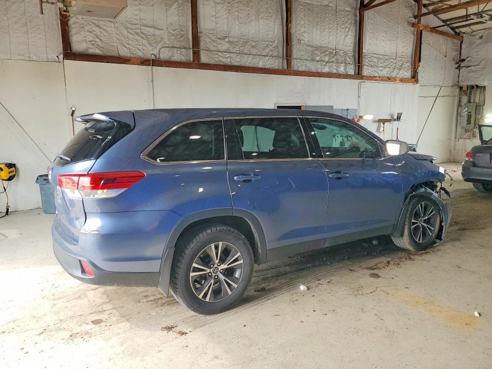 2019 TOYOTA HIGHLANDER LE 3