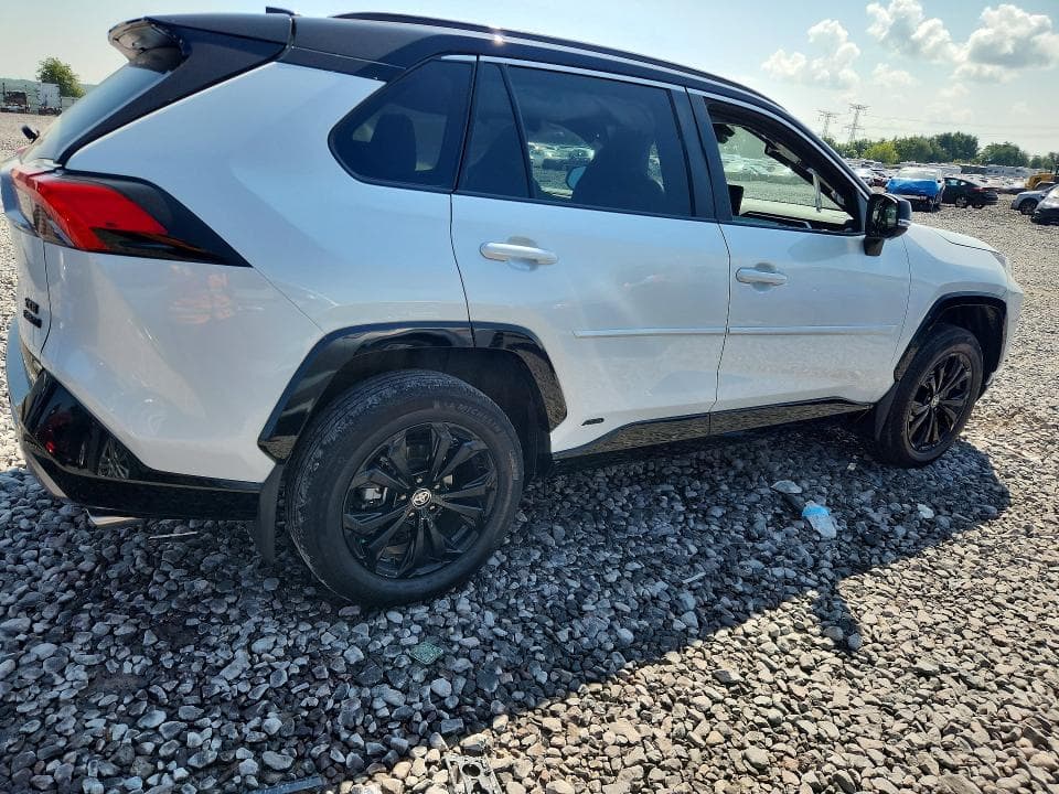 2024 TOYOTA RAV4 XSE 3