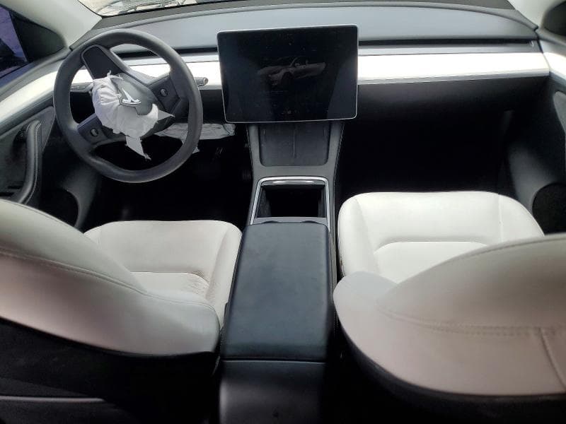2024 TESLA MODEL Y 8