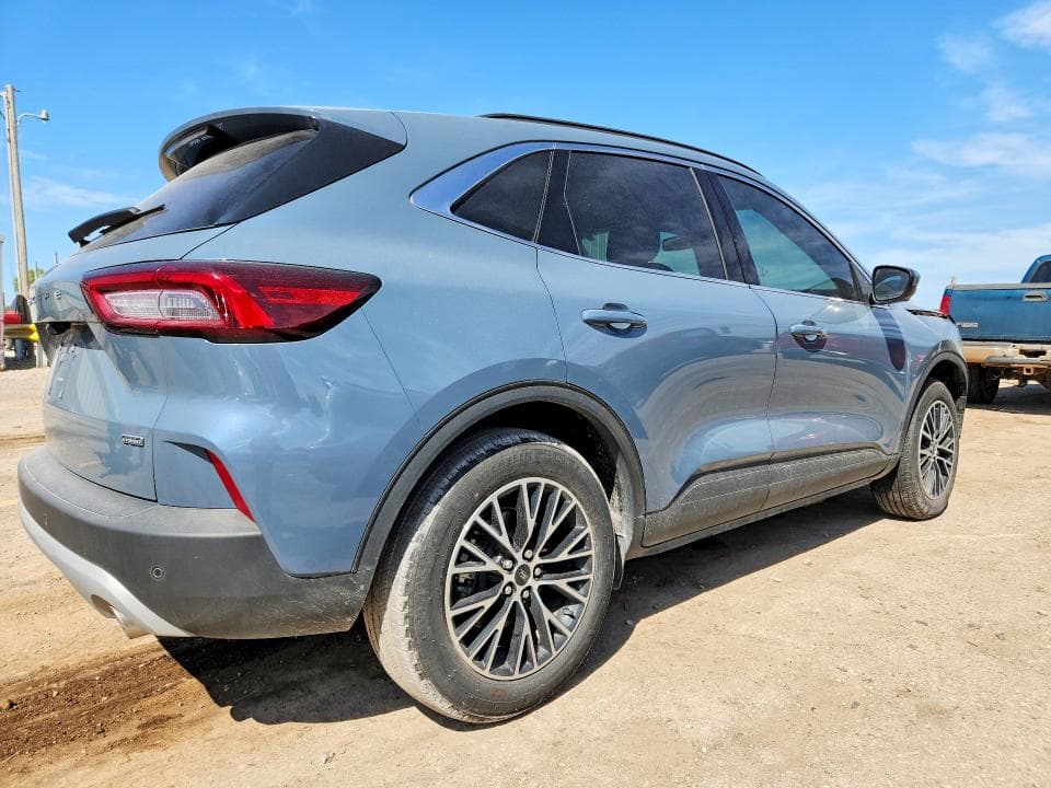 2025 FORD ESCAPE 3