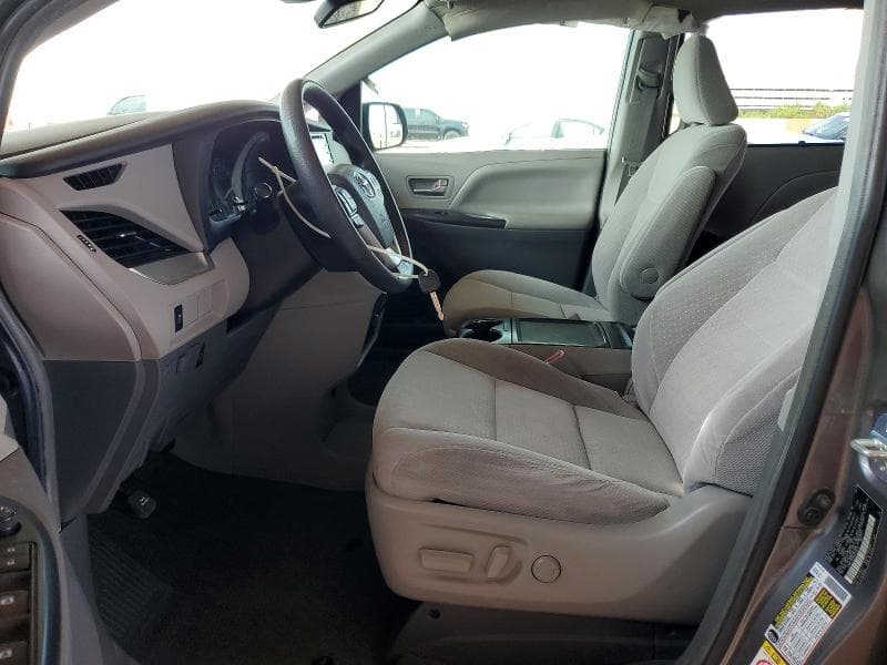 2019 TOYOTA SIENNA LE 7