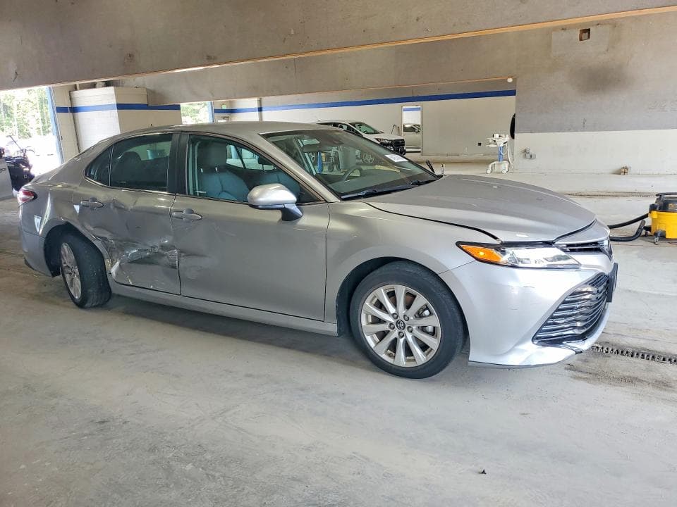 2019 TOYOTA CAMRY LE 4