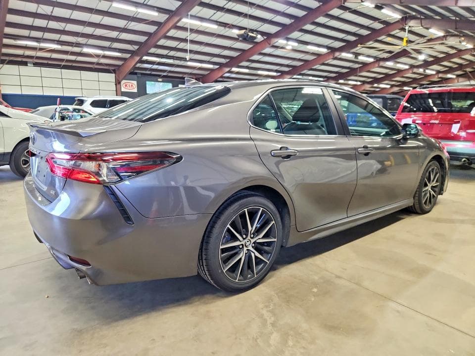 2021 TOYOTA CAMRY SE 3