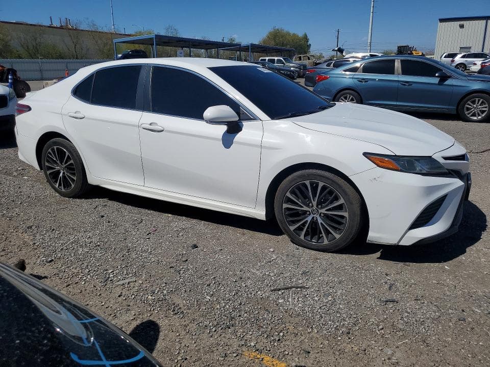 2018 TOYOTA CAMRY SE 4