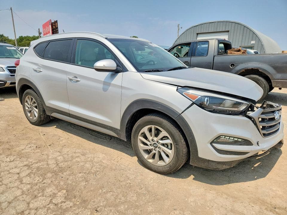 2017 HYUNDAI TUCSON SE 4