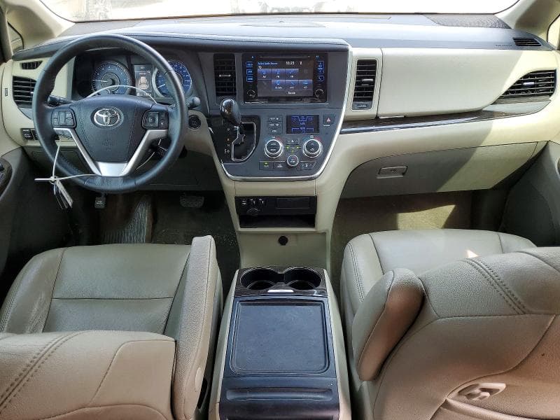 2017 TOYOTA SIENNA XLE 8-PASSENGER 8