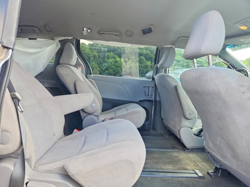 2017 TOYOTA SIENNA L 7-PASSENGER 11