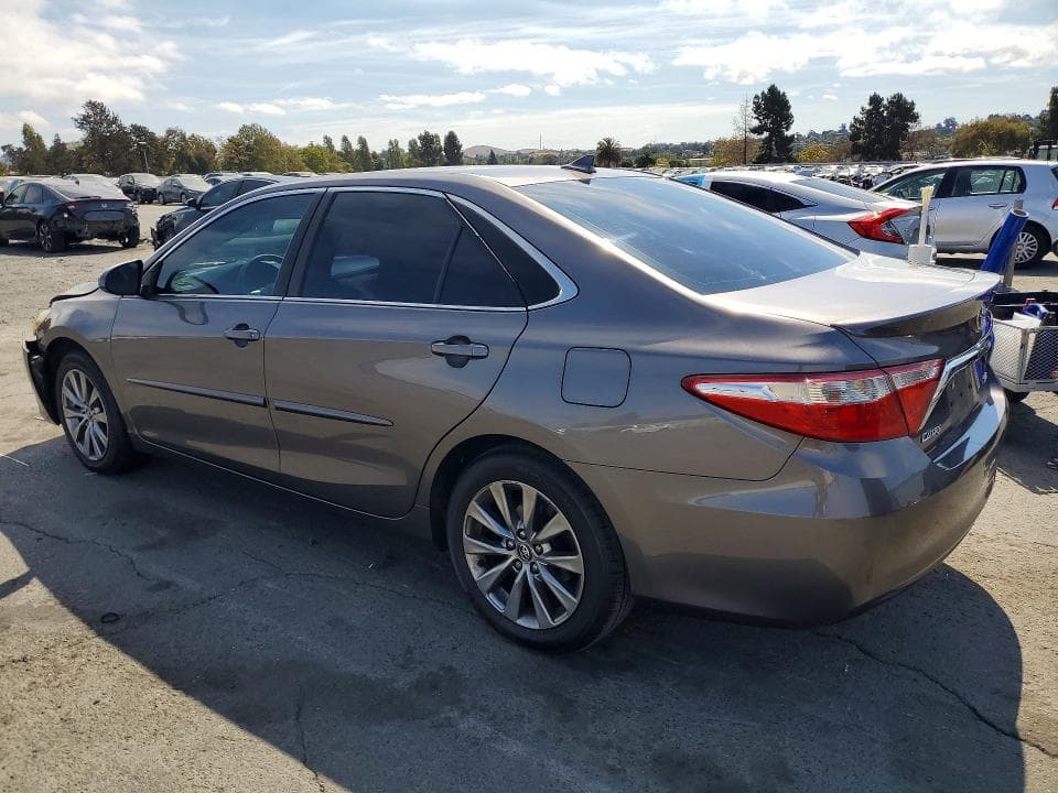 2017 TOYOTA CAMRY XLE 2