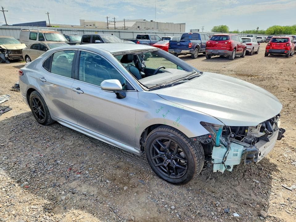 2018 TOYOTA CAMRY SE 4