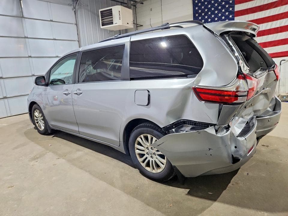 2017 TOYOTA SIENNA XLE 8-PASSENGER 2