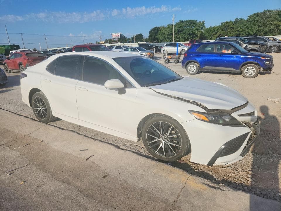 2022 TOYOTA CAMRY SE 4