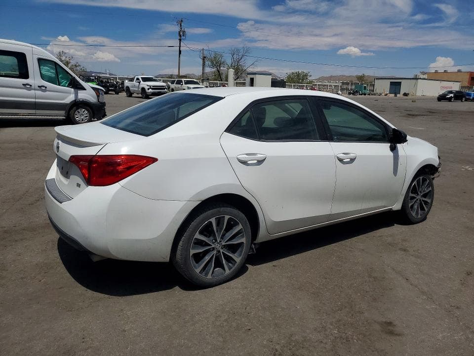 2017 TOYOTA COROLLA SE 3