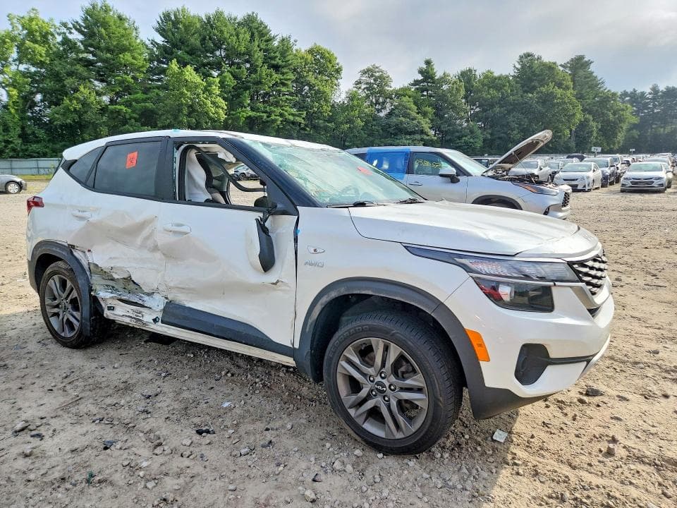 2022 KIA SELTOS LX 4