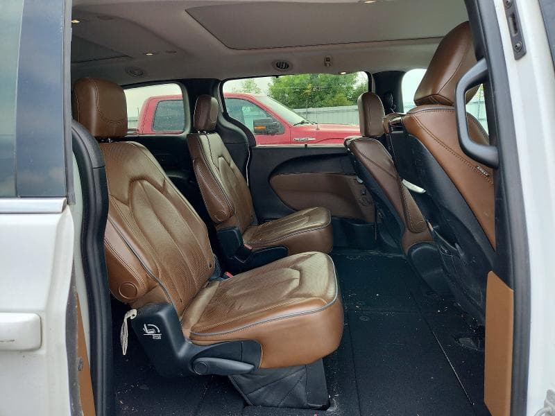 2017 CHRYSLER PACIFICA LIMITED 11