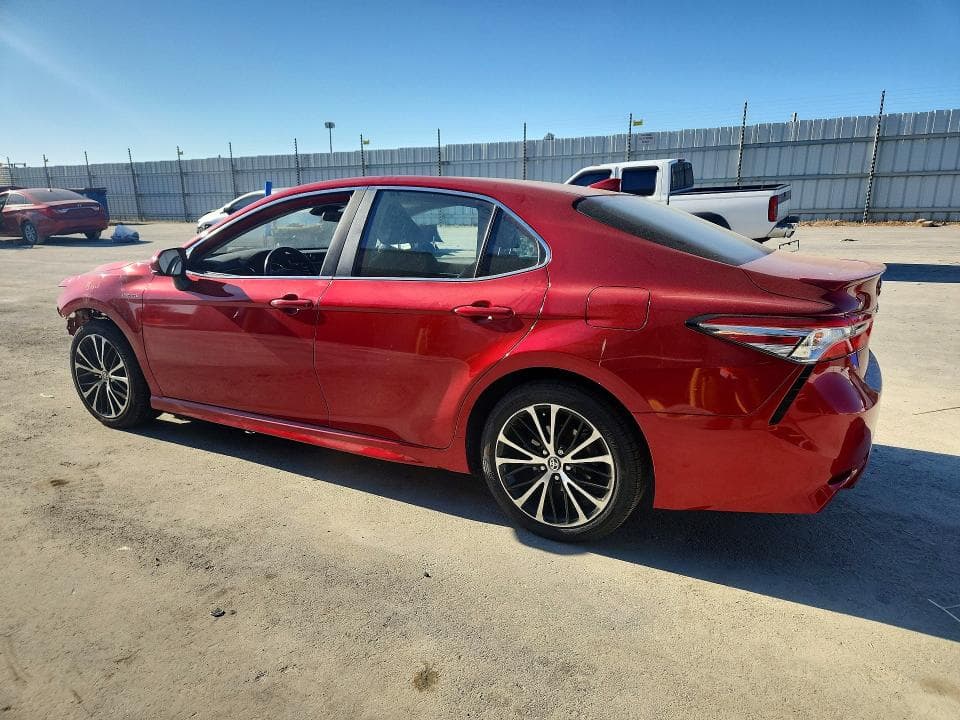 2020 TOYOTA CAMRY SE 2