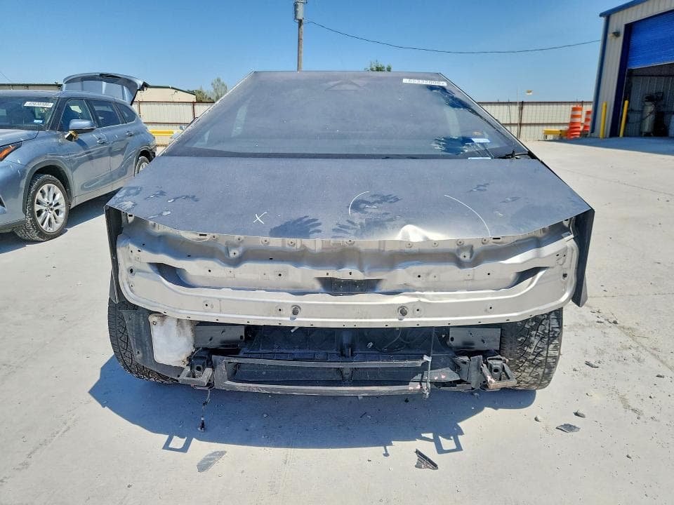 2025 TESLA CYBERTRUCK 5