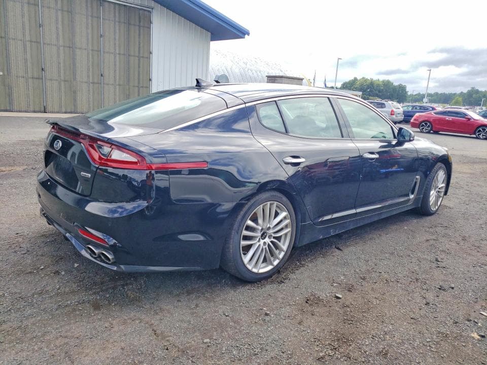2018 KIA STINGER BASE 3