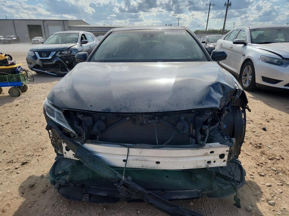 2018 TOYOTA CAMRY LE 5